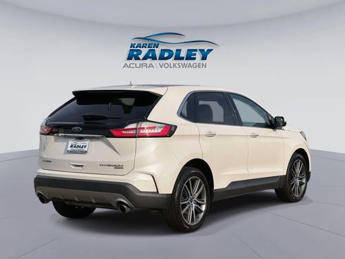 Used 2019 Ford Edge Titanium image 2