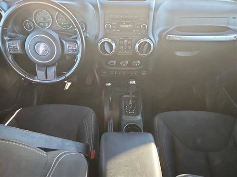 Used 2018 Jeep Wrangler Unlimited Rubicon w/ Cold Weather Group image 17