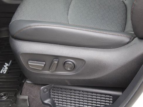 Used 2025 Toyota Sienna Platinum image 18