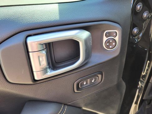 Used 2024 Jeep Gladiator Sport image 15