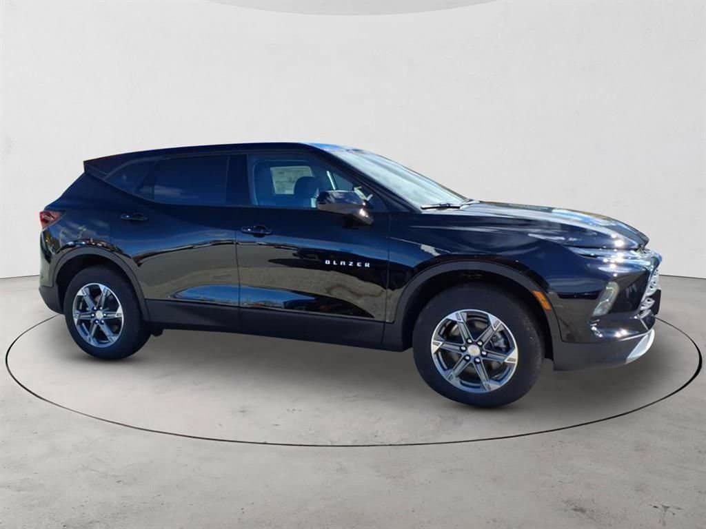 New 2025 Chevrolet Blazer LT AWD/4WD image 4