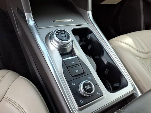 Used 2020 Ford Explorer Platinum w/ Premium Technology Package AWD/4WD image 12
