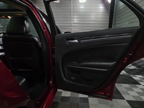 Used 2017 Chrysler 300 Limited w/ Value Package image 33