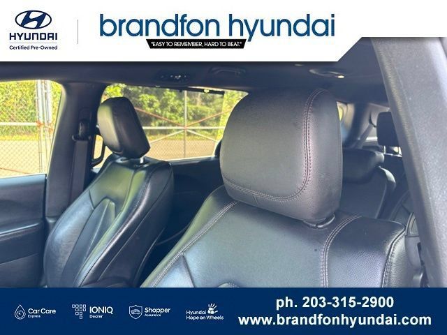 Used 2020 Chrysler Pacifica Touring-L FWD image 20