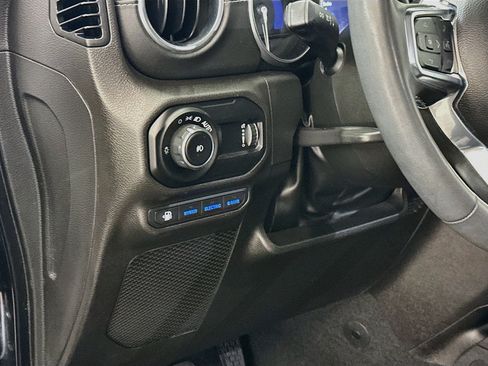 Used 2023 Jeep Wrangler Unlimited Sahara w/ Cold Weather Group AWD/4WD image 17