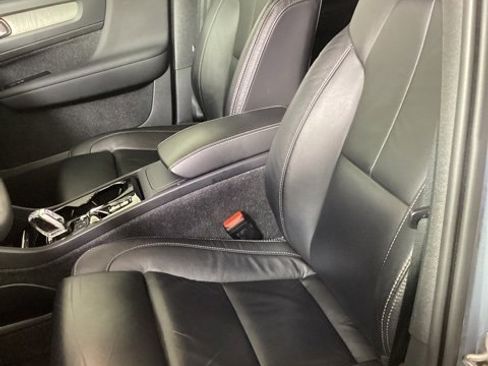 Used 2022 Volvo XC40 T5 Inscription w/ Climate Package image 12