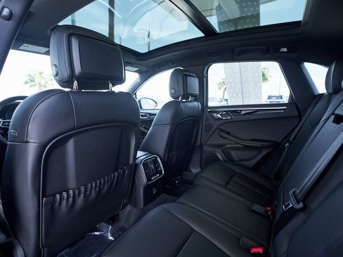 Used 2024 Porsche Macan image 25