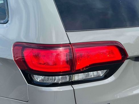 Used 2022 Jeep Grand Cherokee Laredo X AWD/4WD image 7