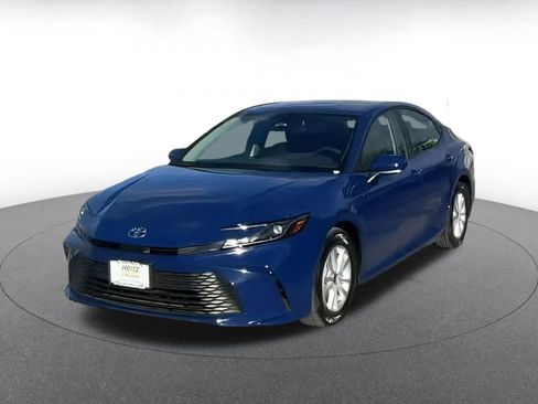 Used 2025 Toyota Camry LE image 3