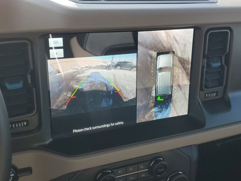 Used 2023 Ford Bronco Wildtrak image 17