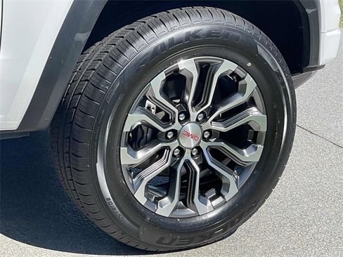 Used 2023 GMC Canyon Denali image 25