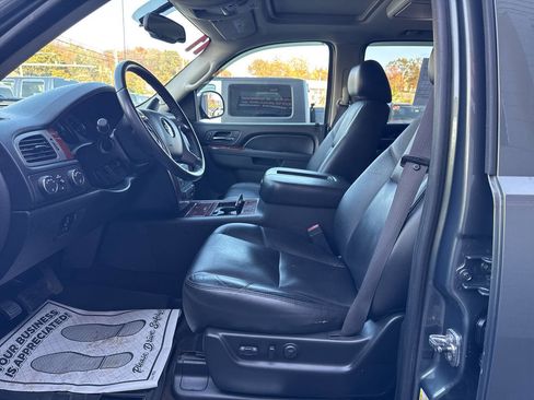 Used 2011 Chevrolet Avalanche LTZ image 13