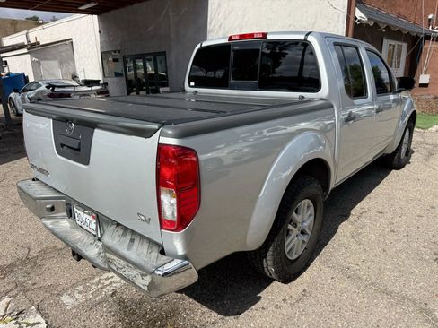 Used 2015 Nissan Frontier SV image 6