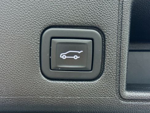 Used 2022 GMC Terrain SLT w/ Elevation Edition image 30