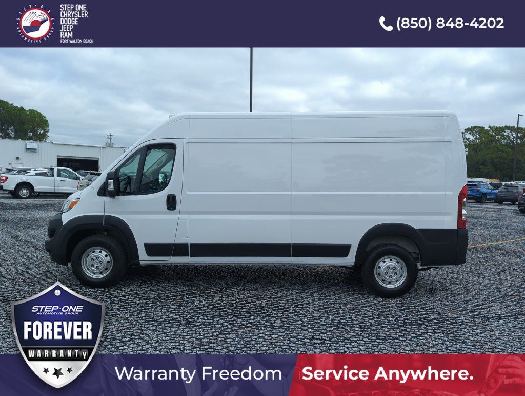 Used 2025 RAM ProMaster 2500 w/ Convenience Group FWD image 3