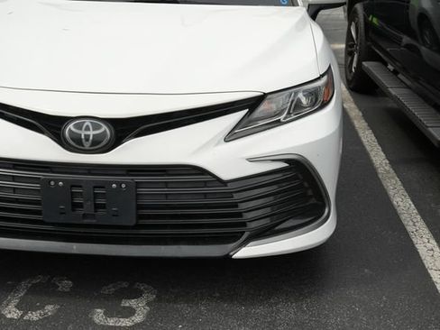 Used 2021 Toyota Camry LE FWD image 5