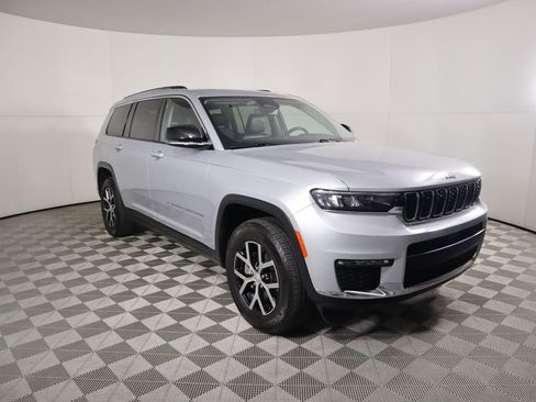 Used 2024 Jeep Grand Cherokee L Limited image 3
