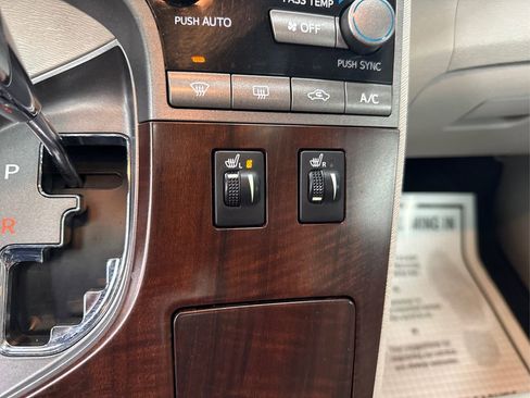 Used 2012 Toyota Venza Limited image 34