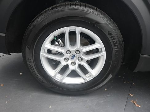 Used 2025 Ford Explorer Active w/ Active Comfort Package image 21