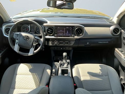 Used 2020 Toyota Tacoma SR5 AWD/4WD image 11