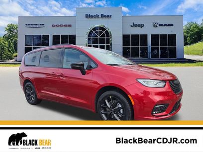 New 2026 Chrysler Pacifica Select w/ S Appearance Package