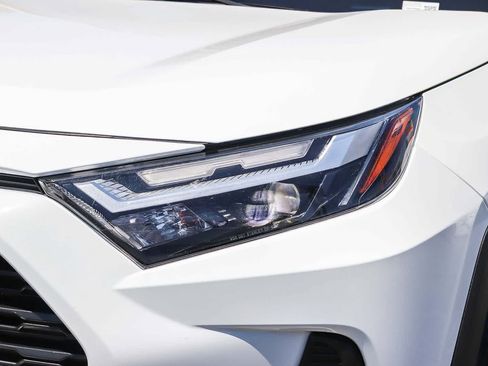 Used 2025 Toyota RAV4 XLE FWD image 8