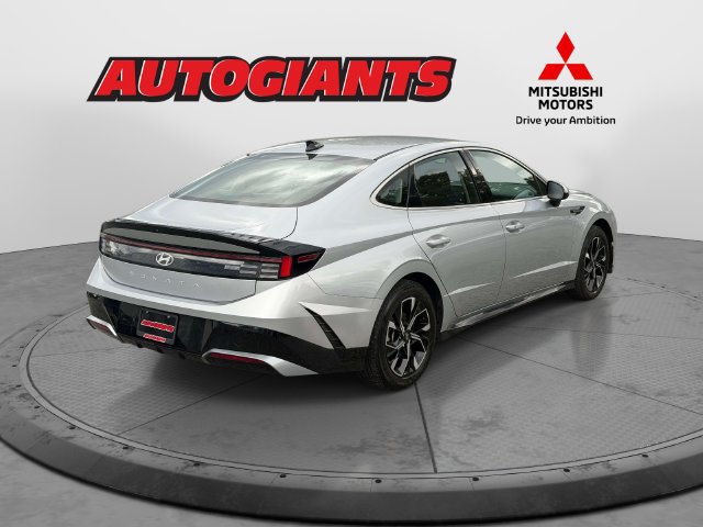 Used 2024 Hyundai Sonata SEL FWD image 2