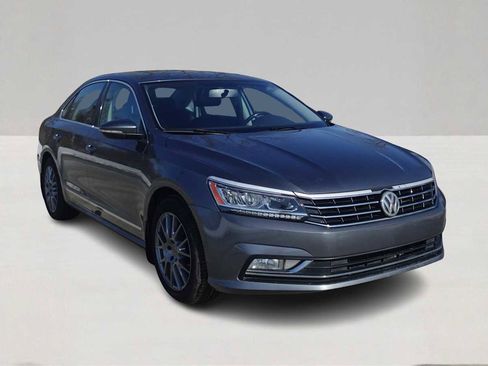 Used 2017 Volkswagen Passat 1.8T SE w/ SE Lighting Package image 3