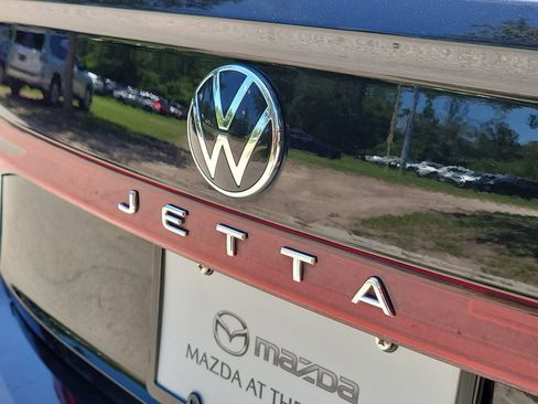 Used 2025 Volkswagen Jetta SE FWD image 8