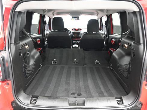 Used 2017 Jeep Renegade Altitude FWD image 41