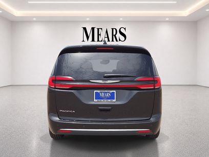 Used 2023 Chrysler Pacifica Touring-L