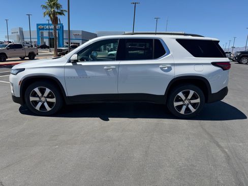 Used 2022 Chevrolet Traverse LT w/ LT Premium Package FWD image 6