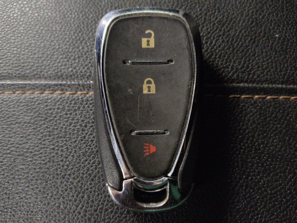 Used 2021 Chevrolet Traverse LS FWD image 32
