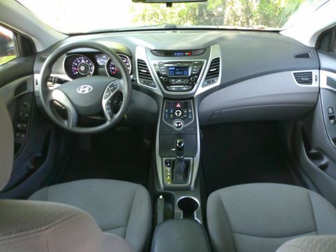 Used 2014 Hyundai Elantra SE FWD image 13