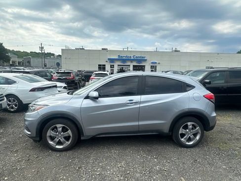 Used 2020 Honda HR-V LX image 2