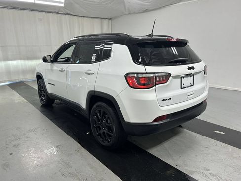 Used 2023 Jeep Compass Latitude w/ Convenience Group AWD/4WD image 7