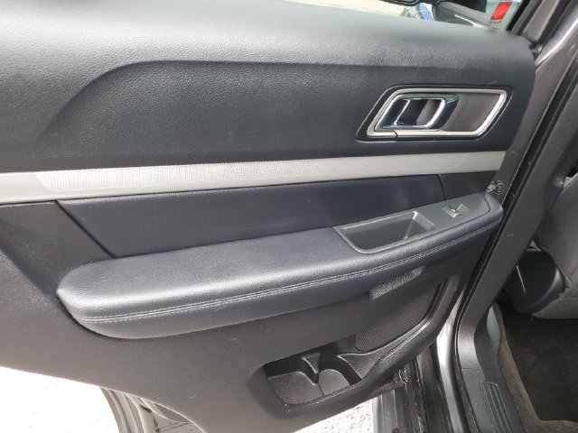 Used 2017 Ford Explorer XLT AWD/4WD image 15