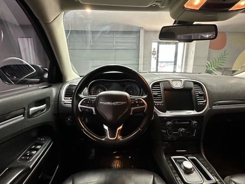 Used 2016 Chrysler 300 Limited image 22