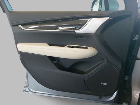 Used 2025 Cadillac XT6 Sport w/ LPO, Floor Liner Package image 27