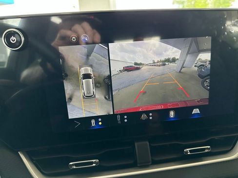 New 2026 Chevrolet Equinox LT w/ Convenience Package II FWD image 27