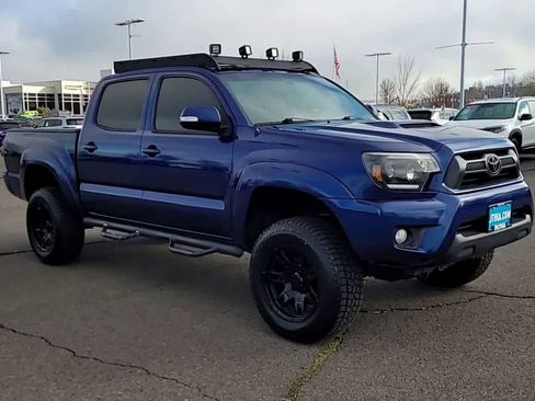 Used 2014 Toyota Tacoma 4x4 Double Cab w/ TRD Sport Package image 2