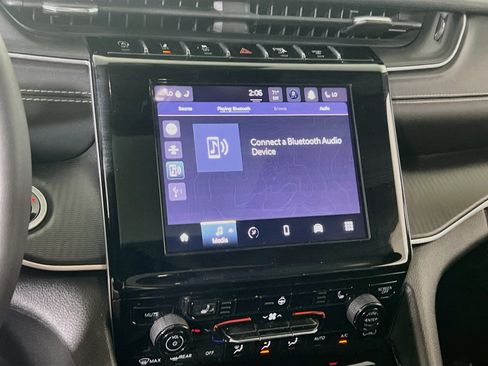 Used 2023 Jeep Grand Cherokee L Laredo AWD/4WD image 14