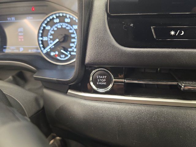 Used 2025 Mitsubishi Outlander AWD image 27