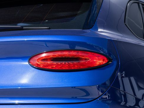 Used 2023 Bentley Bentayga image 13