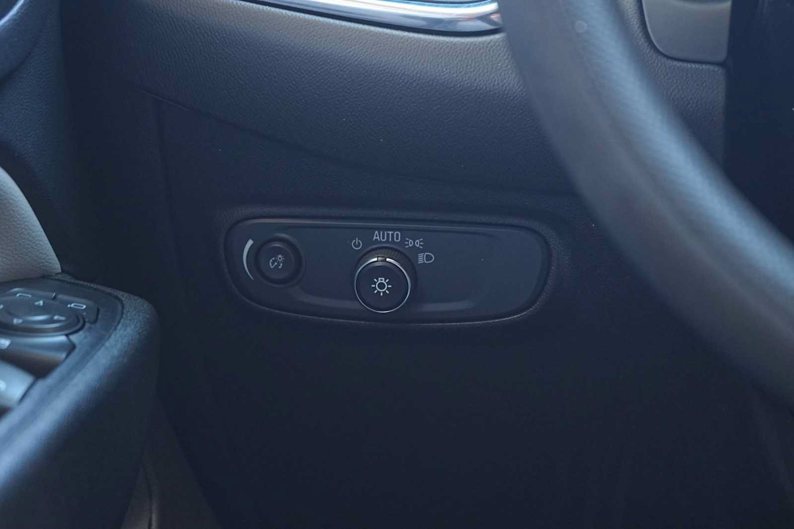 Used 2021 Chevrolet Equinox LS w/ LS Convenience Package FWD image 23