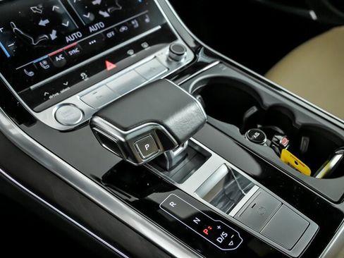 Used 2020 Audi Q8 Prestige AWD/4WD image 31