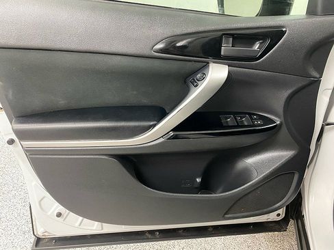 Used 2020 Mitsubishi Eclipse Cross LE image 9