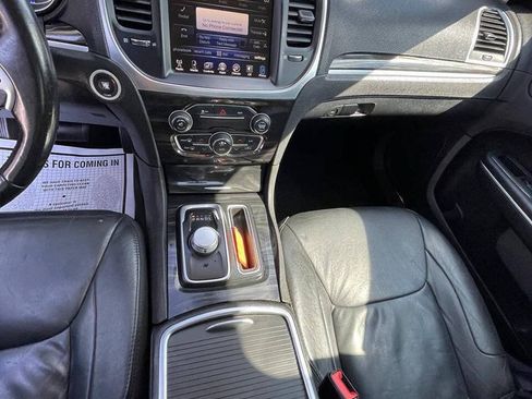 Used 2016 Chrysler 300 Limited RWD image 18