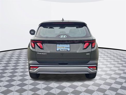 Certified 2025 Hyundai Tucson SE image 5