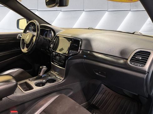 Used 2020 Jeep Grand Cherokee Altitude AWD/4WD image 16